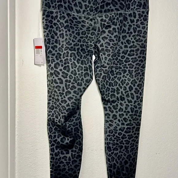 NWT Dry Fit Nike Women’s Training Pants SZ L - Picture 7 of 11